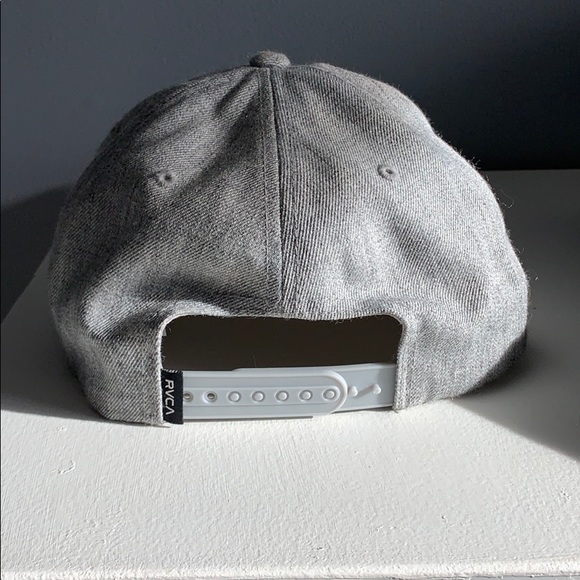 Grey RVCA SnapBack ball cap - Picture 2 of 3
